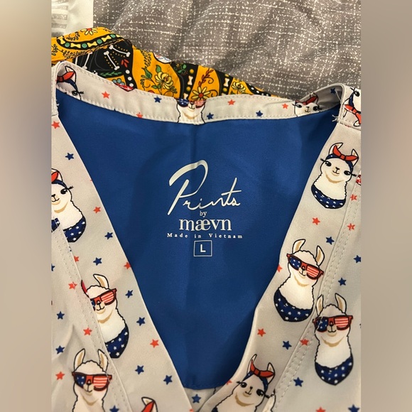 Patterned Scrub Tops - Picture 6 of 6